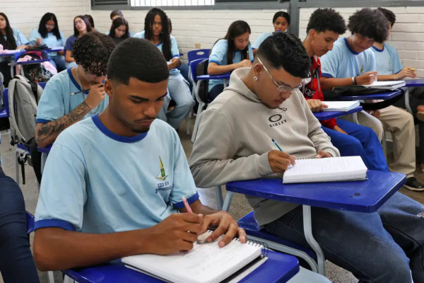 Pé-de-Meia: nascidos em maio e junho recebem hoje parcela de R$ 200