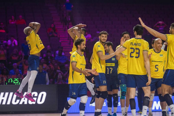 Brasil vence Canadá por 3 sets a 0 na Liga das Nações de Vôlei