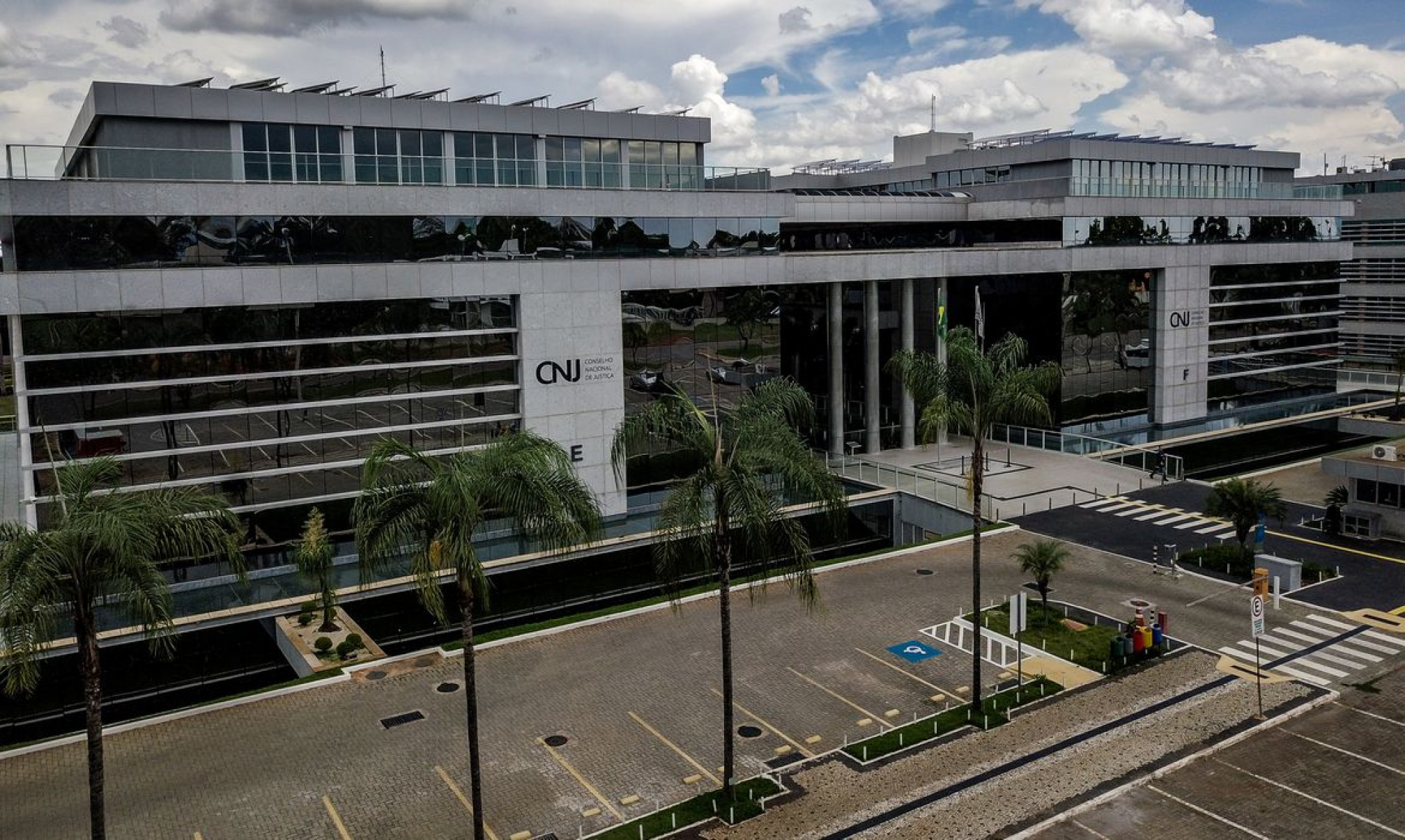 CNJ suspende promoção de juiz e diz que vaga deveria ser para mulher