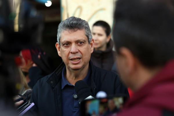 Macêdo diz que derrubada de decreto do IOF foi derrota do país