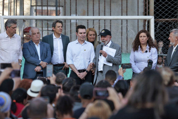 Na Favela do Moinho, Lula assina acordo habitacional para moradores