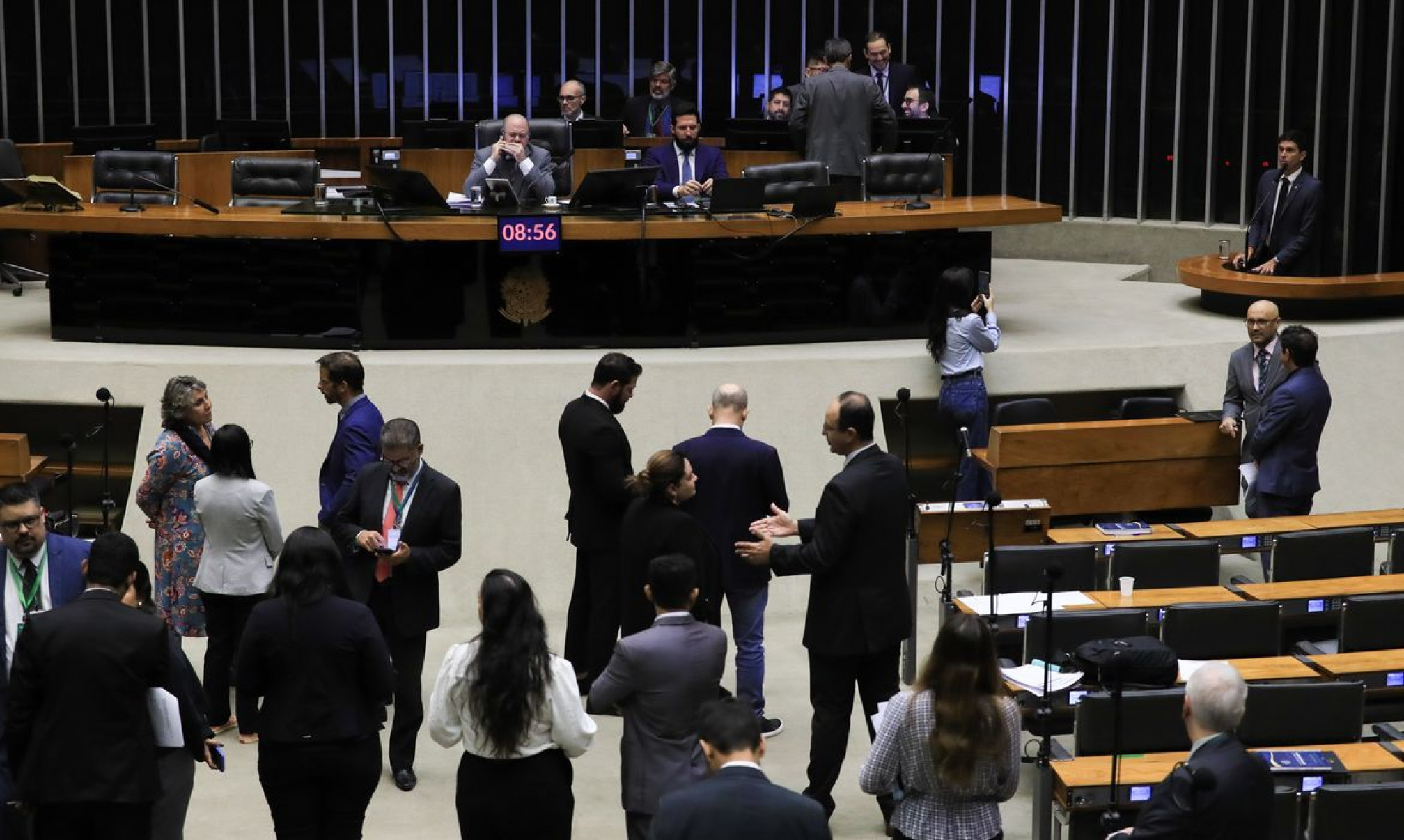 Plenário da Câmara repercute derrubada de decreto sobre IOF