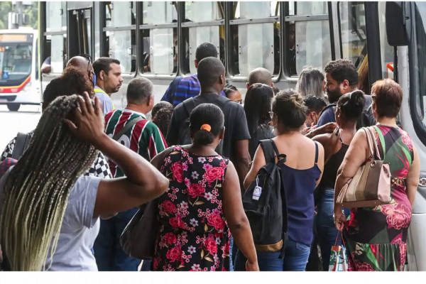 Desemprego recua para 6,2% em maio, o menor para o período desde 2012