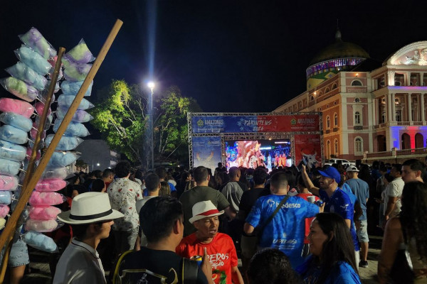 Festival de Parintins vai até domingo com bois Caprichoso e Garantido