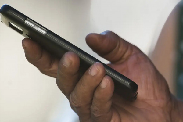 Polícia do Rio combate roubo de celulares