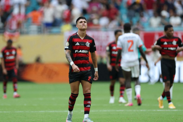 Bayern vence Flamengo por 4 a 2 e marca encontro com o PSG