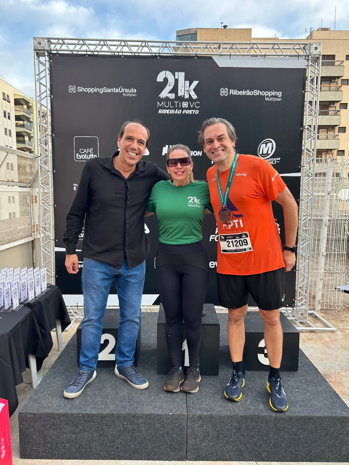 Matheus Henrique, Lica Gimenes e Jean Corauci