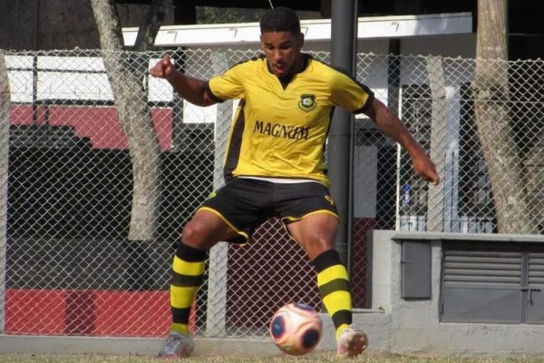 Felipe em ação pelo São Bernardo, seu último clube