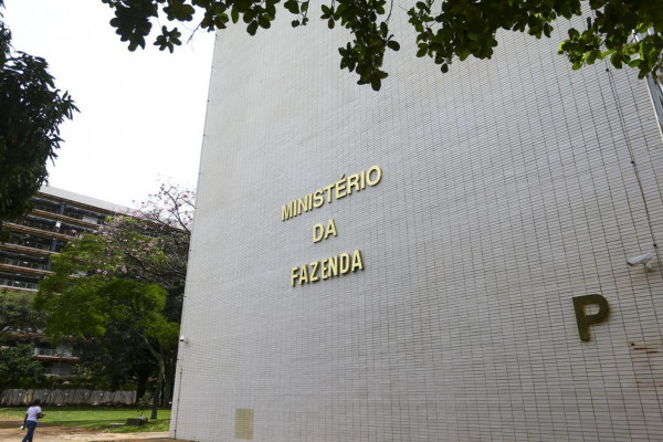 Ministério da Fazenda aumenta para 2,5% estimativa do PIB em 2025