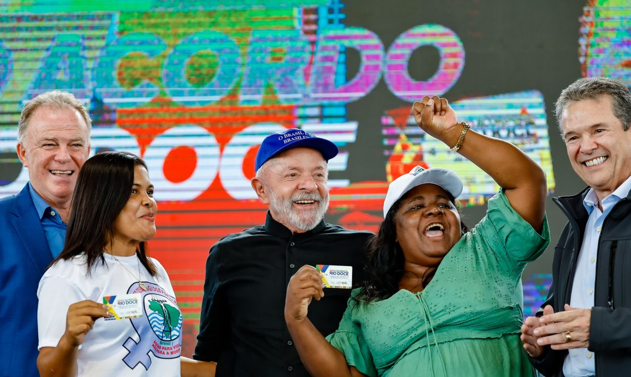 Lula anuncia R$ 3,7 bi para atingidos por lama da barragem em Mariana