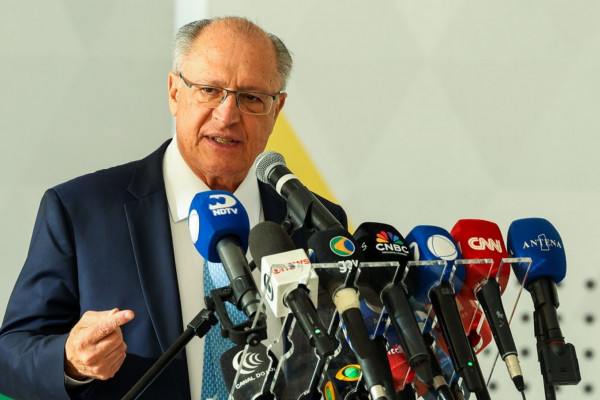 Governo busca negociação com EUA e pede apoio de empresários