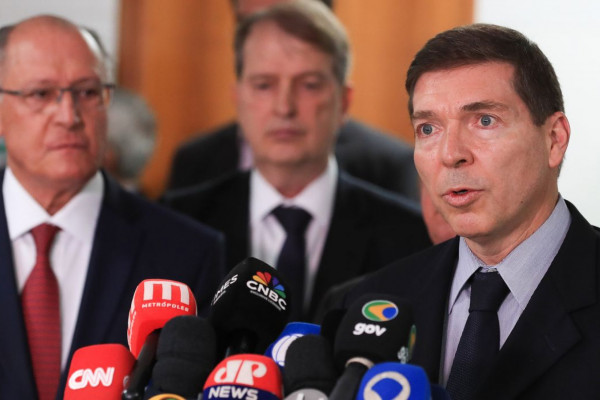 Empresários esperam acordo antes de possível retaliação aos EUA