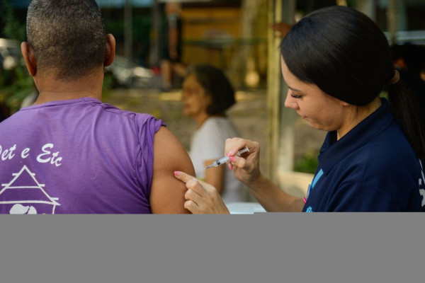 Doenças crônicas agravam infecções respiratórias em idosos, diz estudo