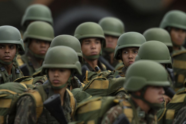 Senadores aprovam MP que aumenta vencimento de militares