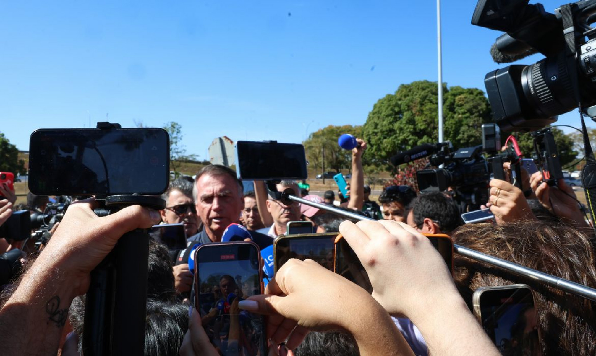 Defesa diz que medidas contra Bolsonaro são severas 