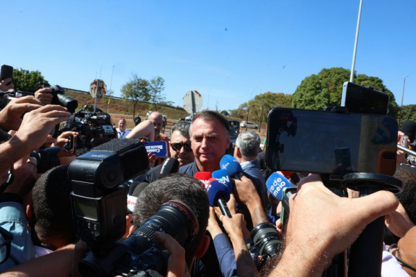 Maioria da 1ª Turma do STF vota por manter cautelares contra Bolsonaro