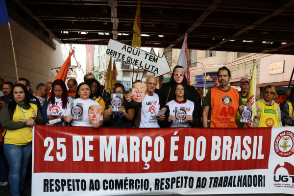 Ato de trabalhadores na 25 de Março repudia interferência de Trump