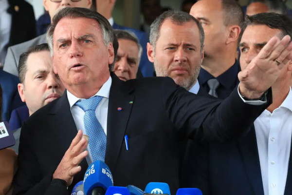 Oposição classifica de arbitrárias medidas cautelares contra Bolsonaro