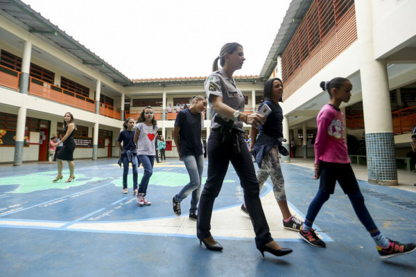 Estudantes se articulam contra o modelo cívico-militar em Minas Gerais