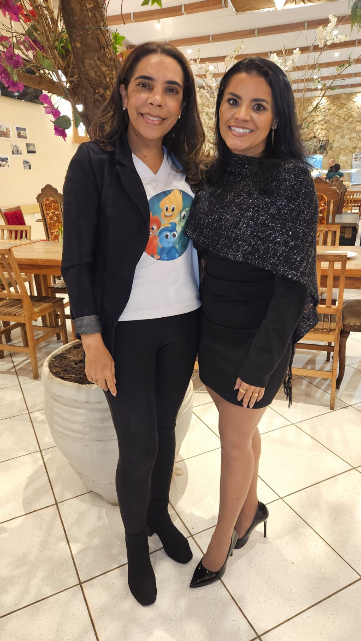 Juliana Barbosa - educadora, terapeuta e escritora e Joicy Cristina da Silva Martins – Empresária