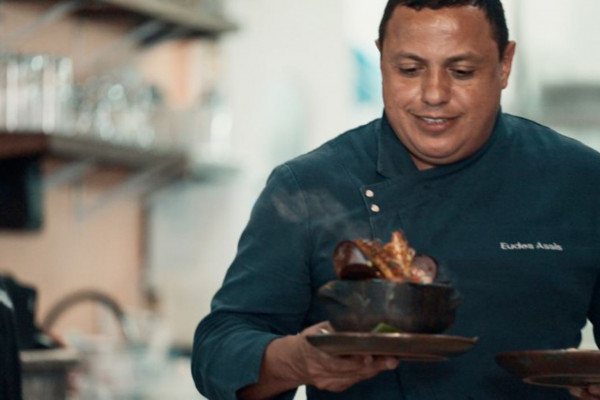 "Chefs do Brasil" leva gastronomia caiçara à TV Brasil neste sábado