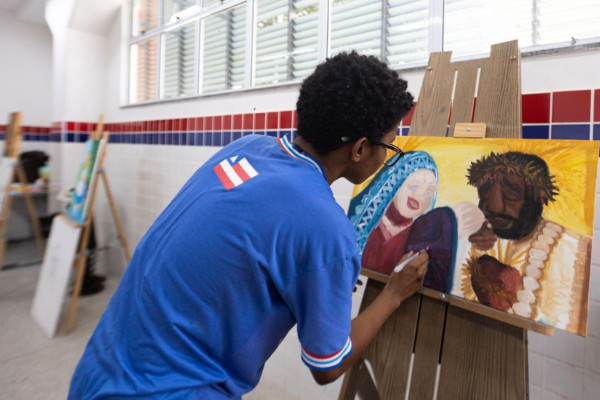 Artes e acolhimento: escola mostra modelo de ensino integral na Bahia