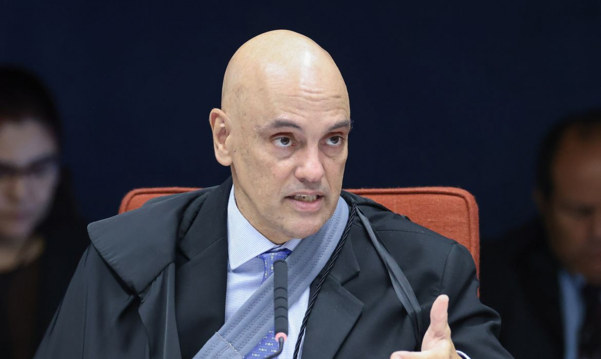 Moraes: Bolsonaro pode ser preso se usar rede social de outras pessoas