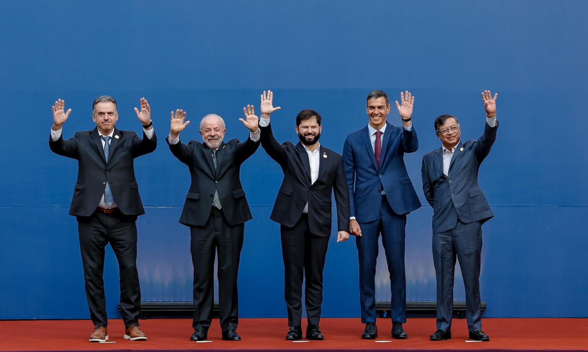 Brasil, Chile, Colômbia, Uruguai e Espanha defendem democracia