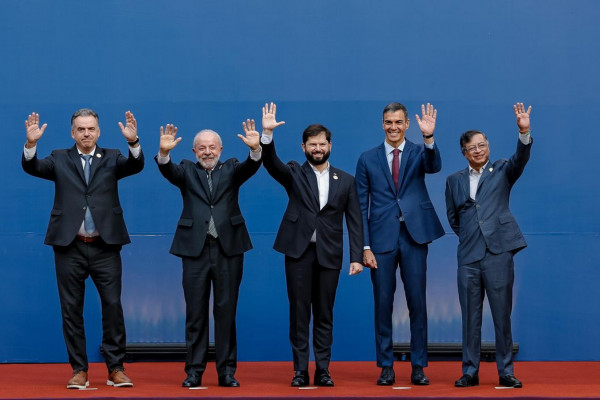 Lula e outros líderes convocam instituições em defesa da democracia
