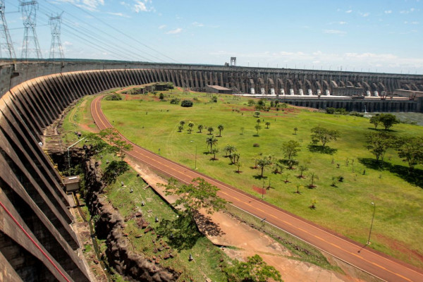 Consumo de IA no Paraguai faz Itaipu estudar construção de 2 turbinas