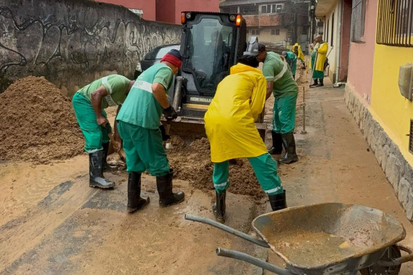 Governo anuncia recursos para construção de moradias em Petrópolis
