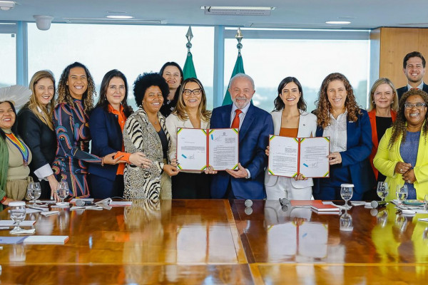 Lula sanciona cota de 30% para mulheres em conselhos de estatais