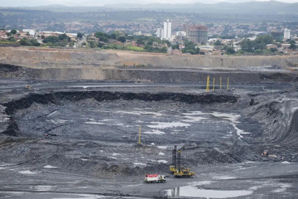 Mostra de cinema questiona custos da extração mineral no país