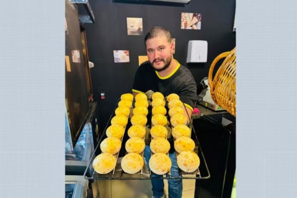 Hagara do Pão de Queijo em sua loja: suplente virou ator político em Ribeirão