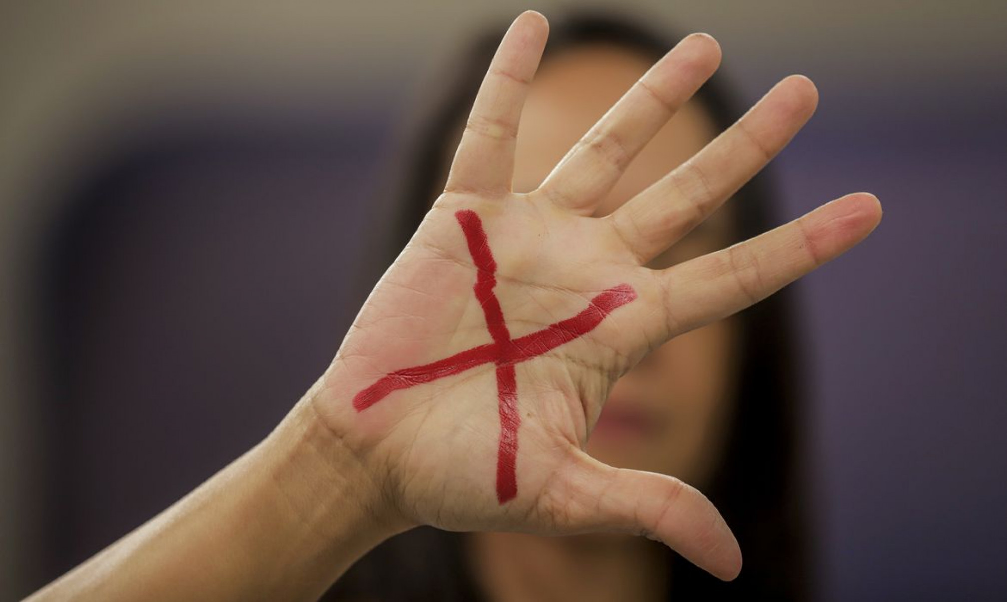 Mortes intencionais caem 5,4% no país em 2024; feminicídios sobem 19%