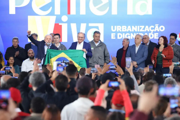Lula anuncia programa que investirá R$ 4,67 bilhões em bairros pobres
