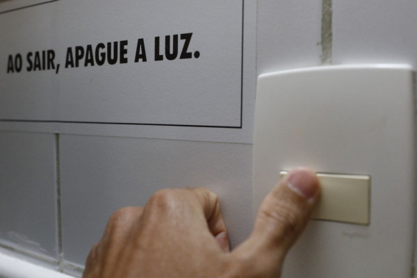 Conta de luz terá bandeira tarifária vermelha patamar 2 em agosto