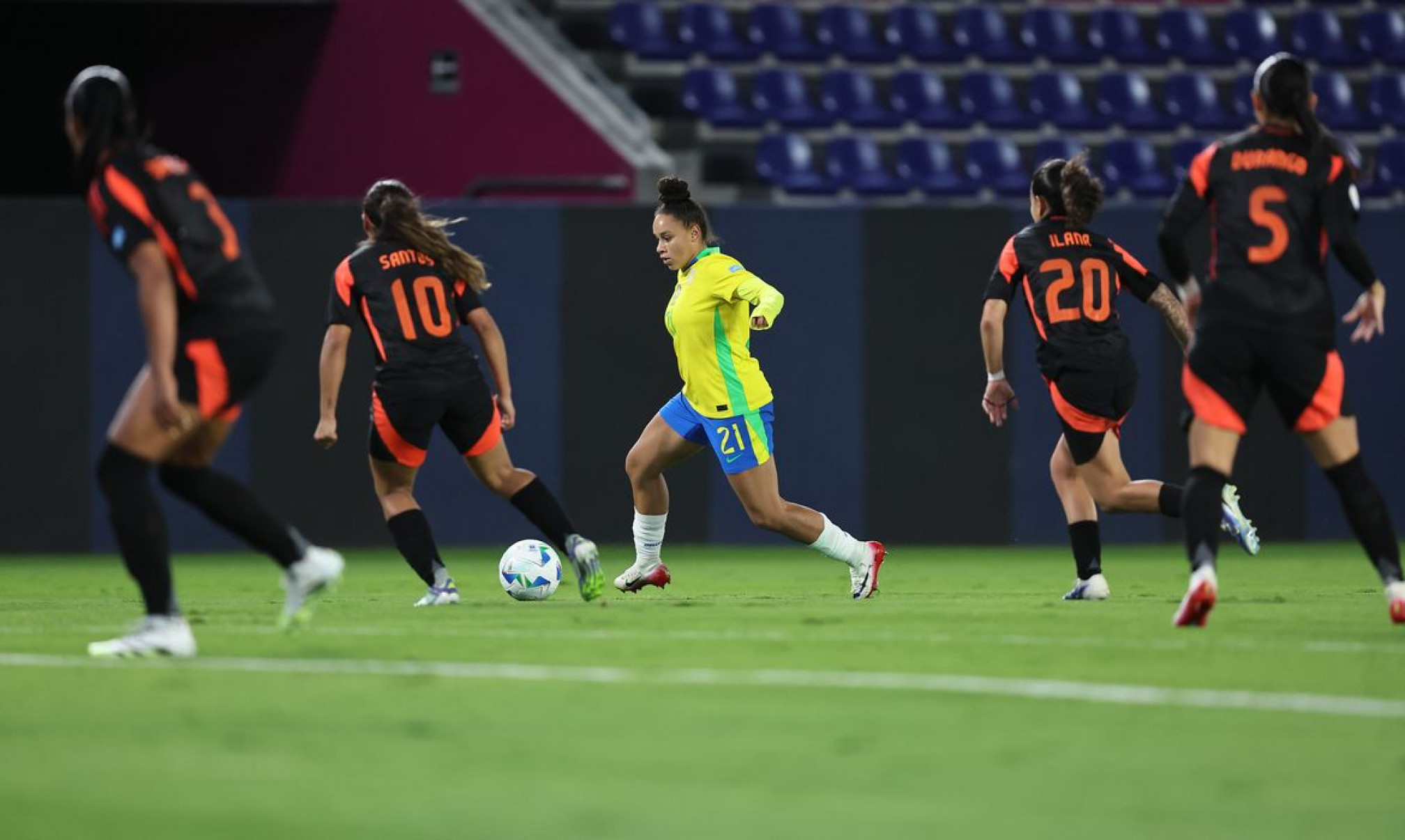 Com 10, Brasil segura a Colômbia e avança em 1º na Copa América