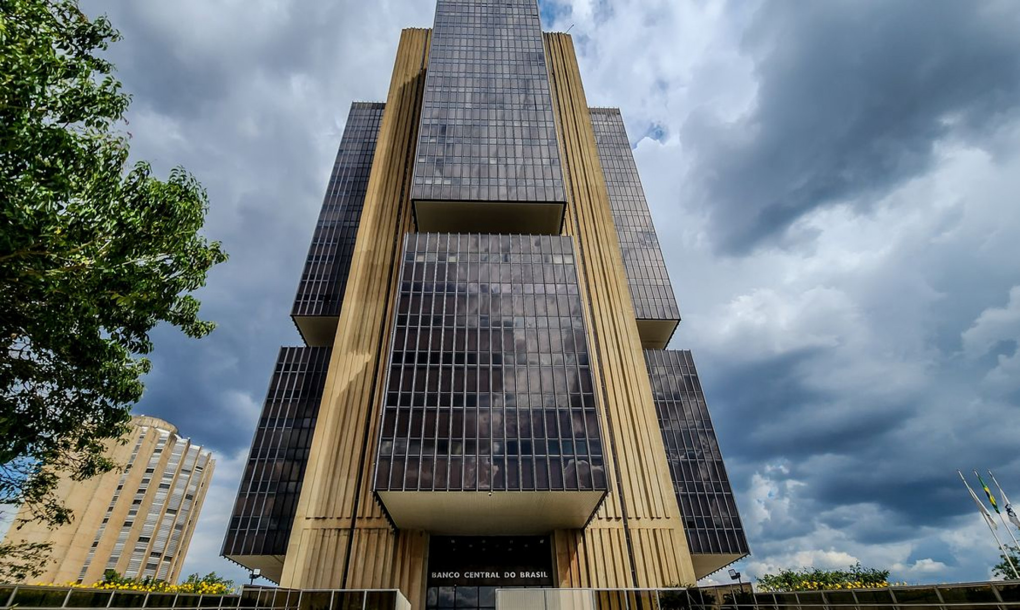 Taxas médias de juros ficam estáveis em junho