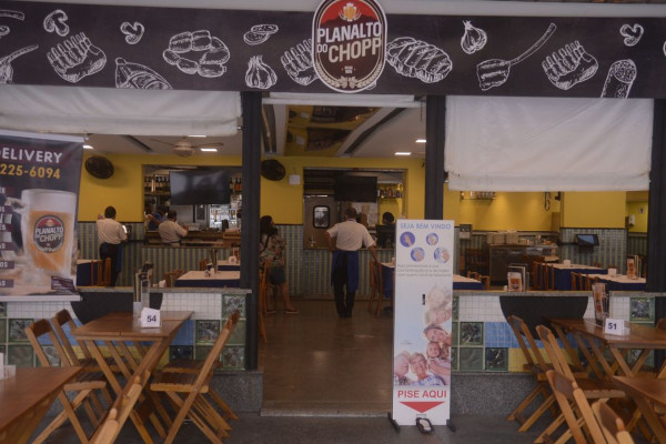 Tarifaço dos EUA pode encarecer alimentação em bares e restaurantes