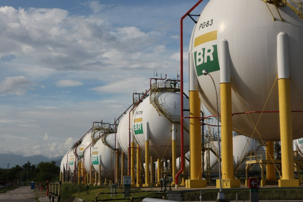 Gás para as distribuidoras terá queda de 14%, anuncia Petrobras