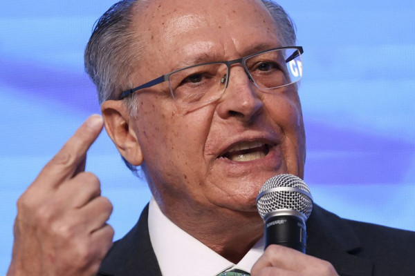 Brasil está conversando com reserva com Estados Unidos, diz Alckmin