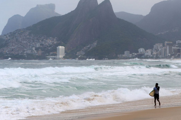 Marinha emite aviso de ressaca e alerta de ventos fortes no Rio