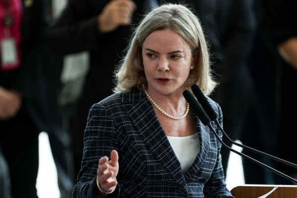 Gleisi diz que sanção dos EUA a Moraes tem repúdio total do governo
