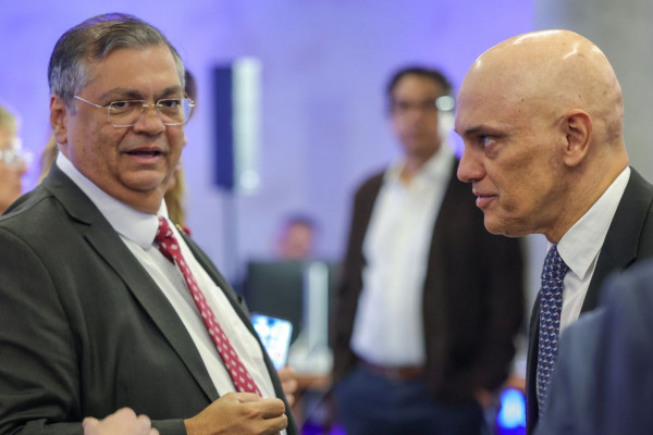 Dino se solidariza e elogia Moraes, alvo de novas sanções dos EUA