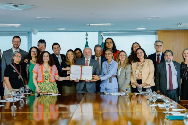 Lula sanciona lei que proíbe uso de animais em testes cosméticos