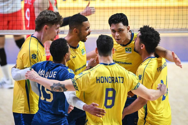 Brasil vira sobre anfitriã China e avança à semi da Liga das Nações