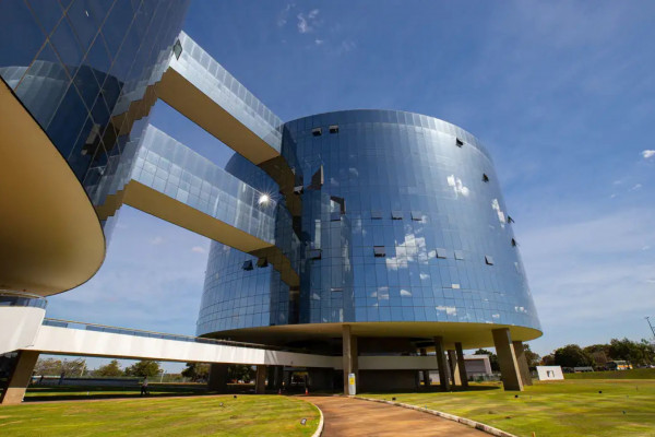 PGR diz que recebeu com assombro sanções contra Alexandre de Moraes