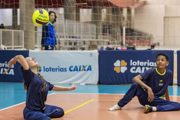 Gratuita, Escolinha Paralímpica leva esporte a jovens com deficiência