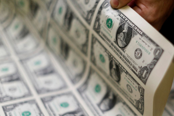 Dólar fecha acima de R$ 5,60 por primeira vez em quase dois meses